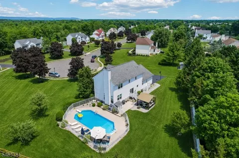 33 Hughey Ln, Hillsborough, NJ 08844