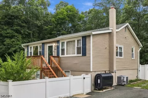544 Brooklyn Mountain Rd, Hopatcong, NJ 07843