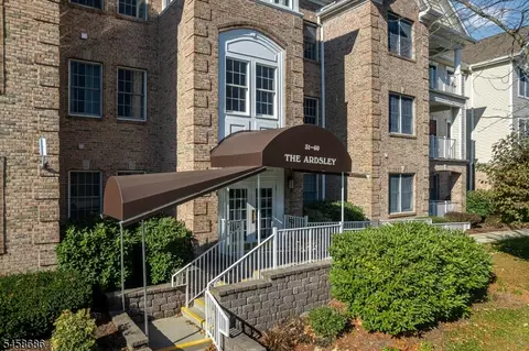 53 Ridgeview Ln, Mount Arlington, NJ 07856