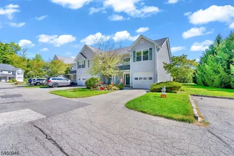 17 Beechmont Ter, Hamburg, NJ 07419