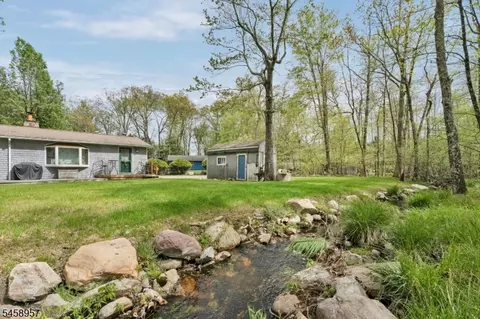 11 Doris Dr, Newton, NJ 07860