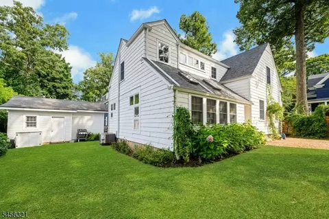 Exterior - 12 Hillside Ave, Summit, NJ 07901 photo 8 of 9