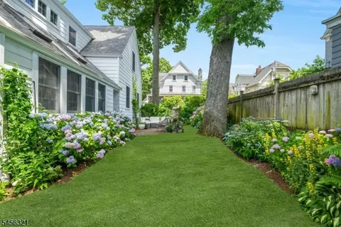 Exterior - 12 Hillside Ave, Summit, NJ 07901 photo 6 of 9