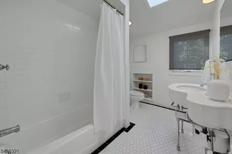 Bath - 12 Hillside Ave, Summit, NJ 07901 photo 4 of 4