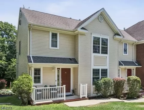 52 Henry Ct, Mount Arlington, NJ 07856