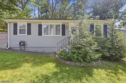 145 S New York Ave, Lake Hopatcong, NJ 07849