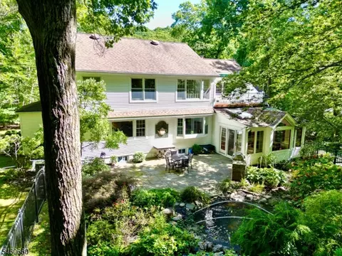 463 Laurel Ln, Kinnelon, NJ 07405