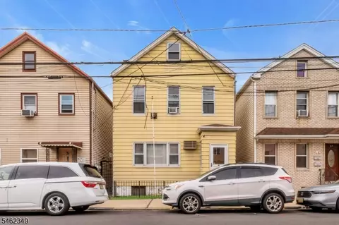 29 Kossuth St, Newark, NJ 07105