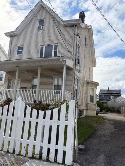 888 E 28th St, Paterson, NJ 07513