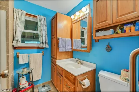 Bath - 40 Wanaque Ave, Wanaque Boro, NJ 07420 photo 1 of 1