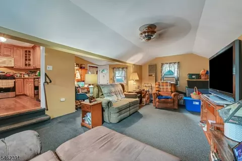 Living - 40 Wanaque Ave, Wanaque Boro, NJ 07420 photo 1 of 2