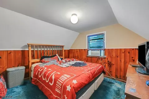 Bedroom - 40 Wanaque Ave, Wanaque Boro, NJ 07420 photo 3 of 4