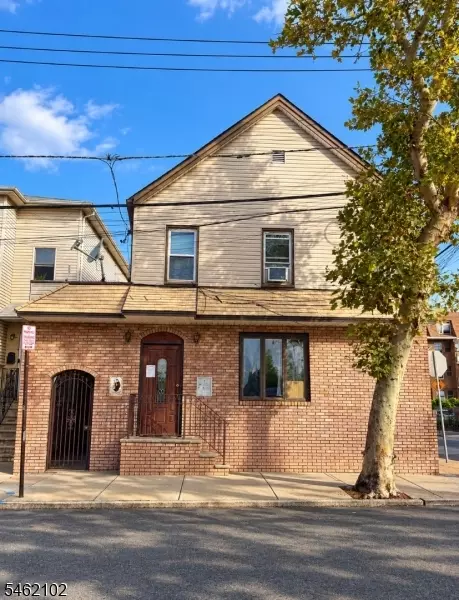 15 Hensler St, Newark, NJ 07105