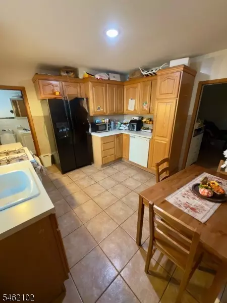 15 Hensler St, Newark, NJ 07105