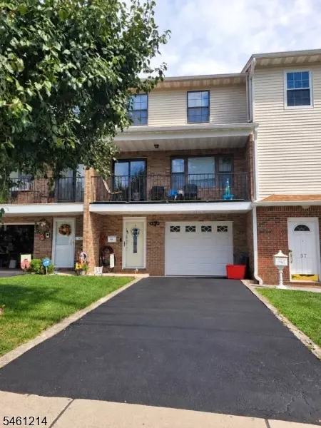 61 Henry St, Elmwood Park, NJ 07407