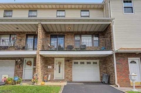 61 Henry St, Elmwood Park, NJ 07407