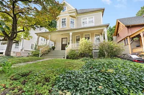 Exterior - 35 Maple Ave, Madison, NJ 07940 photo 7 of 9