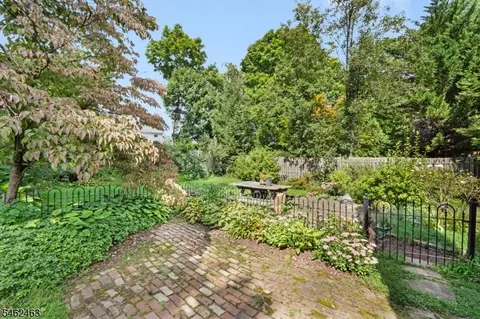 Exterior - 35 Maple Ave, Madison, NJ 07940 photo 5 of 9