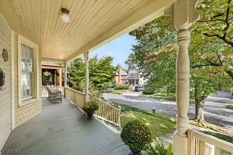 Exterior - 35 Maple Ave, Madison, NJ 07940 photo 4 of 9