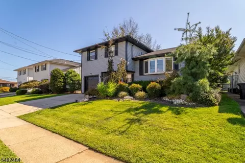 5 Sumutka Ct, Carteret, NJ 07008
