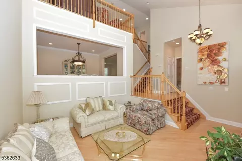 3 Skyview Dr, North Haledon, NJ 07508