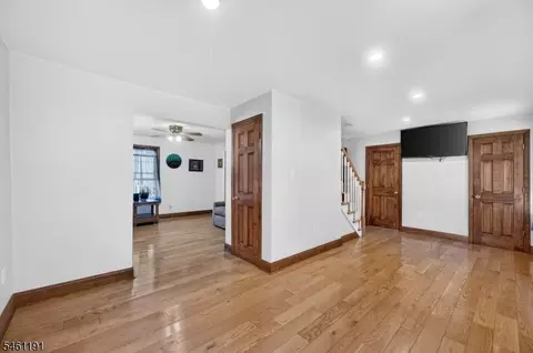 Entry Way - 488 Harris Ave, Middlesex, NJ 08846 photo 4 of 9