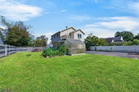 Exterior - 488 Harris Ave, Middlesex, NJ 08846 photo 2 of 4