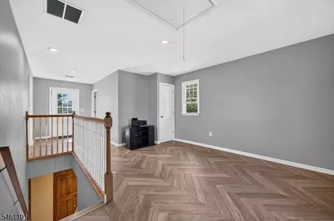 Entry Way - 488 Harris Ave, Middlesex, NJ 08846 photo 6 of 9