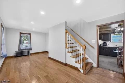 Entry Way - 488 Harris Ave, Middlesex, NJ 08846 photo 5 of 9