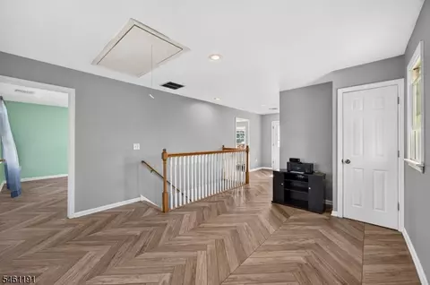 Entry Way - 488 Harris Ave, Middlesex, NJ 08846 photo 7 of 9