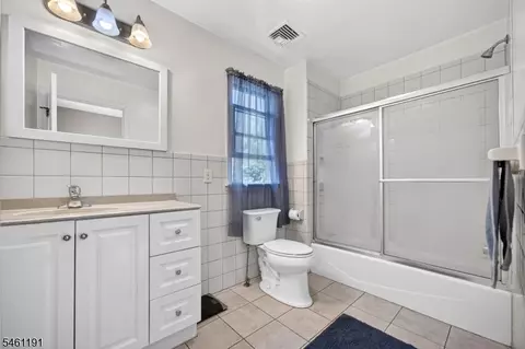 Bath - 488 Harris Ave, Middlesex, NJ 08846 photo 2 of 2