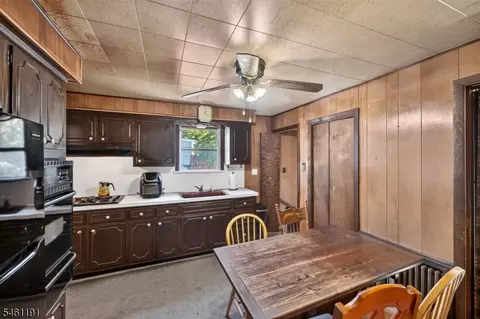 Kitchen - 488 Harris Ave, Middlesex, NJ 08846 photo 1 of 1