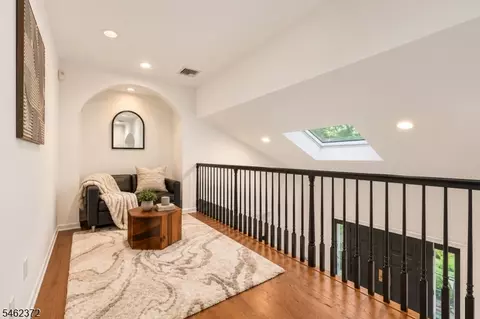 Entry Way - 76 Mohawk Rd, Short Hills, NJ 07078 photo 3 of 4