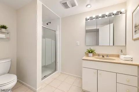 Bath - 76 Mohawk Rd, Short Hills, NJ 07078 photo 6 of 6
