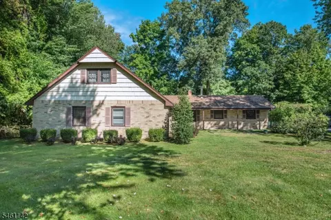 492 Blue Hill Ter, Franklin Lakes, NJ 07417