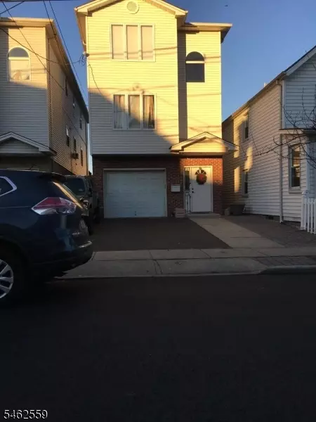 909 Bond St, Elizabeth, NJ 07201