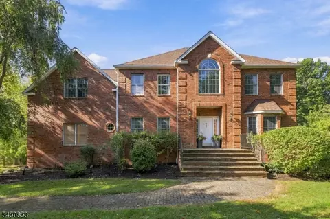 20 Crestview Ln, Sparta, NJ 07871