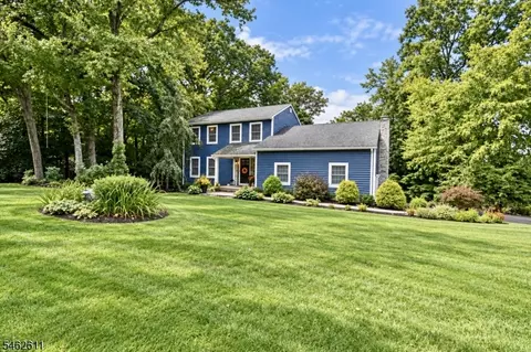21 Fall Dr, Stockholm, NJ 07460