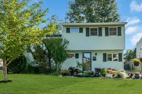 102 Avonridge Rd, Raritan, NJ 08869