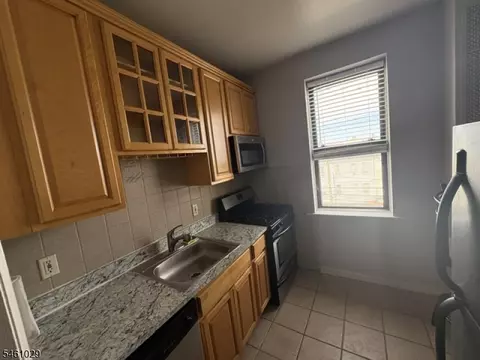 680 Kennedy Blvd #406, Bayonne, NJ 07002