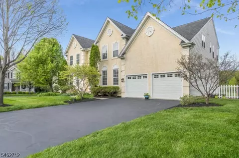 Exterior - 81 Crestview Dr, Clinton, NJ 08809 photo 2 of 4