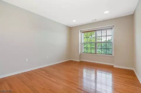 Living - 81 Crestview Dr, Clinton, NJ 08809 photo 3 of 3