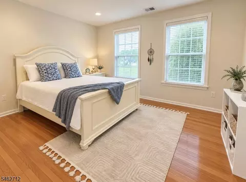 Bedroom - 81 Crestview Dr, Clinton, NJ 08809 photo 1 of 6