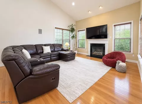 Living - 81 Crestview Dr, Clinton, NJ 08809 photo 2 of 3