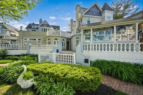 100 1st #6, Keyport, NJ 07735