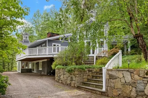 84 Lake Tr E, Harding Twp, NJ 07976