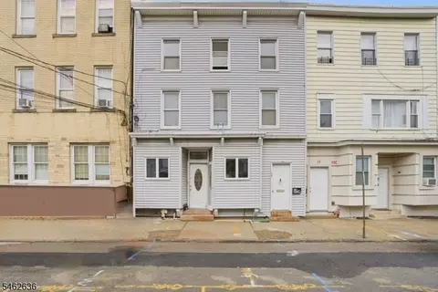 13 Cottage St, Bayonne, NJ 07002