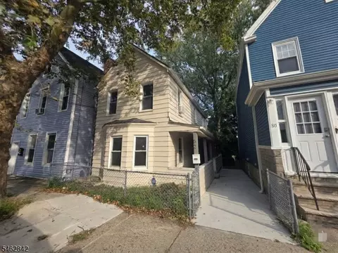 82 Palm St, Newark, NJ 07106