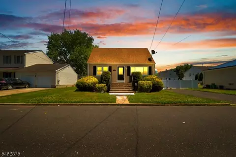 197 Delaware Ave, Cliffwood, NJ 07721