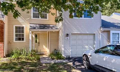 90 Stonehedge Ct, Somerset, NJ 08873